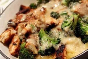 A quick, easy and skinny weeknight meal, this chicken and broccoli Alfredo entree will become a staple in your home